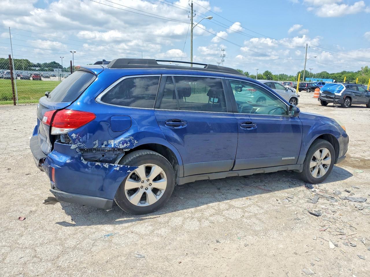 2011 Subaru Outback 3.6R Limited - Фото 3
