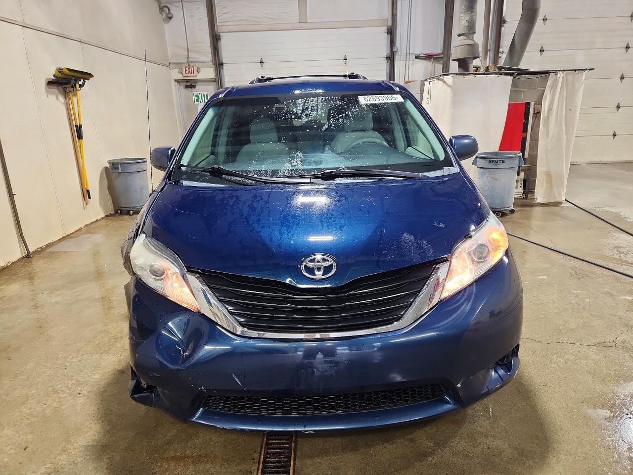 2012 Toyota Sienna Le - Image 5
