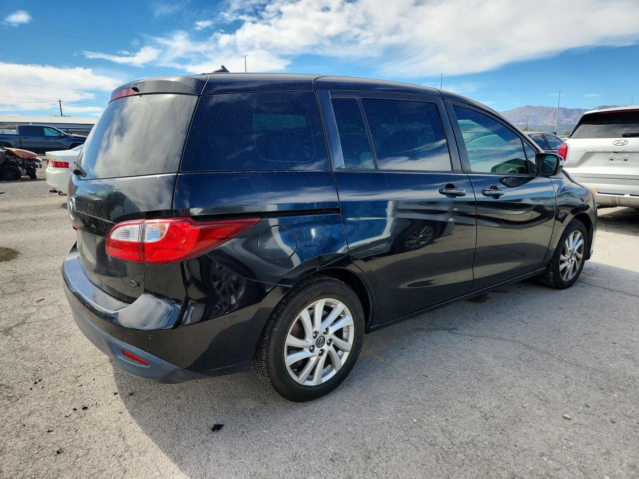 2014 Mazda 5 Sport - Image 3