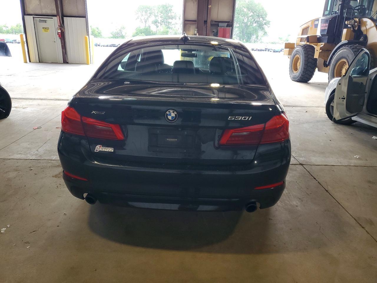 2019 BMW 530 Xi - Image 6