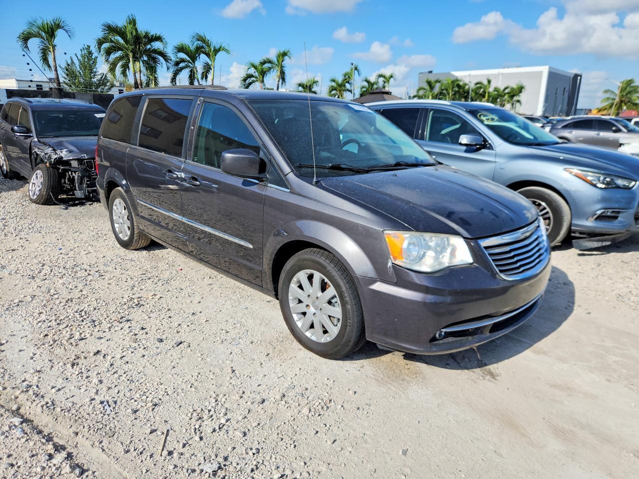 2015 Chrysler Town & Country Touring - Фото 4