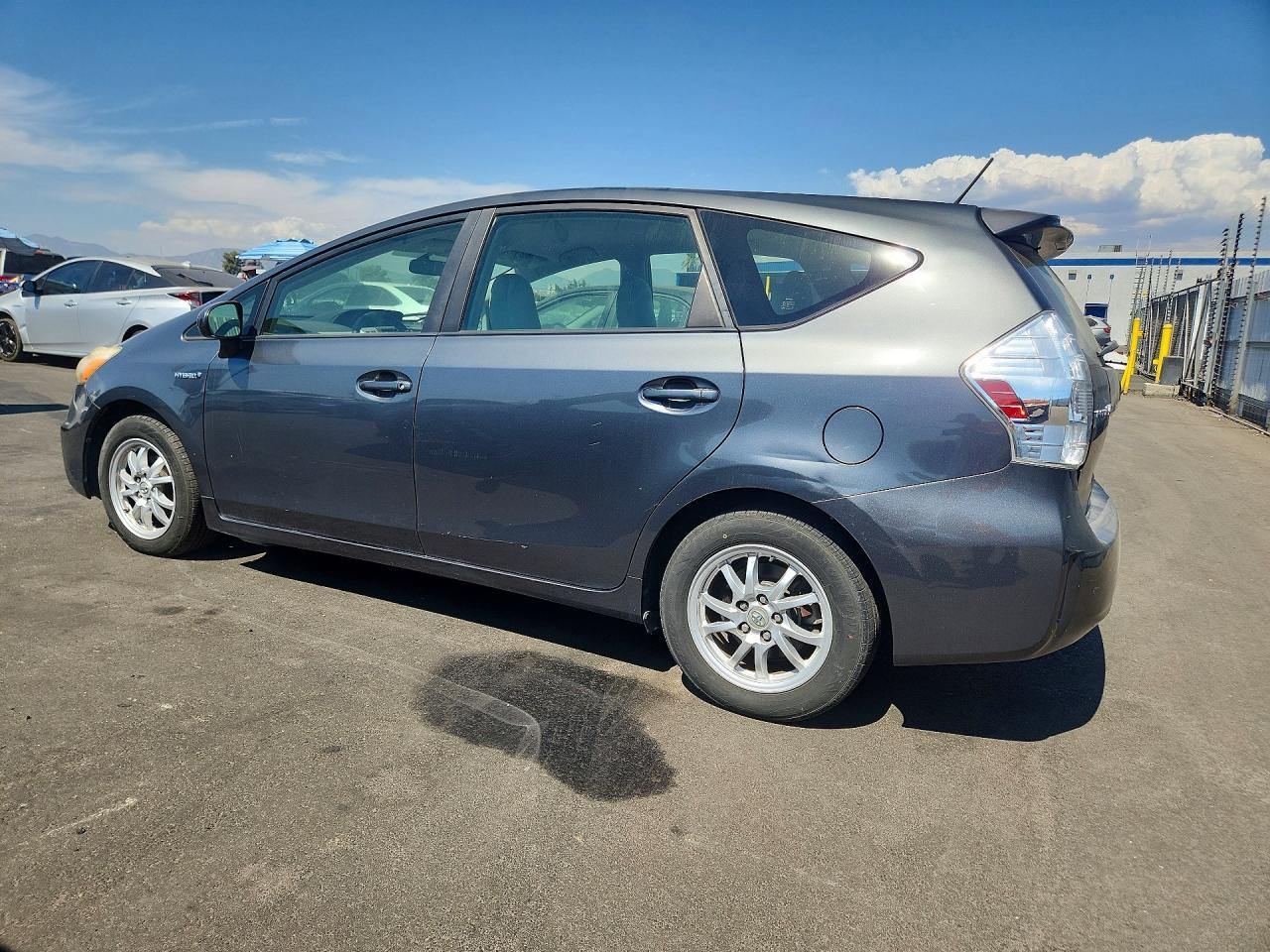2012 Toyota Prius V Three - Фото 2