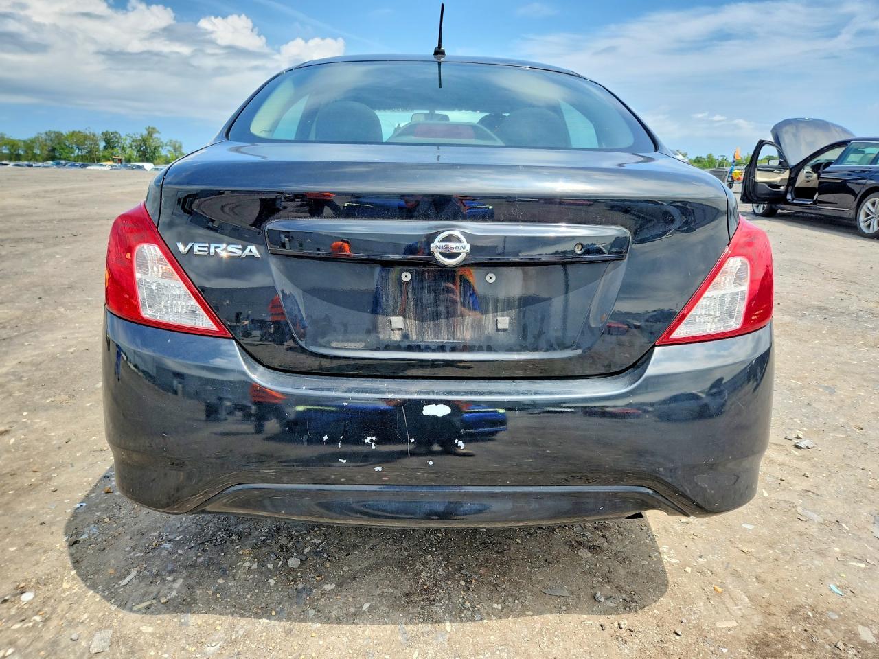 2015 Nissan Versa 1.6 S - Фото 6