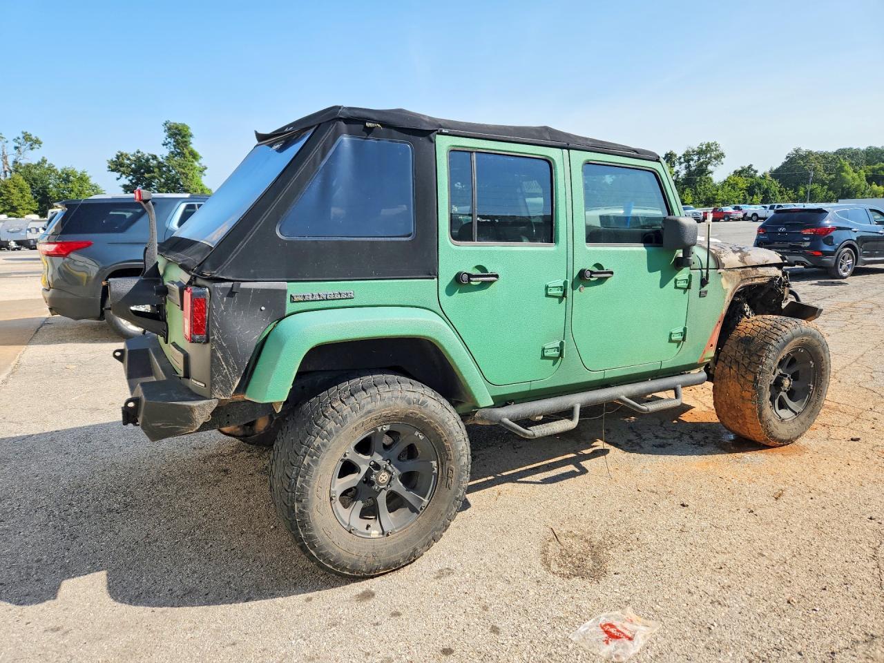 2010 Jeep Wrangler Unlimited Sahara - Image 3