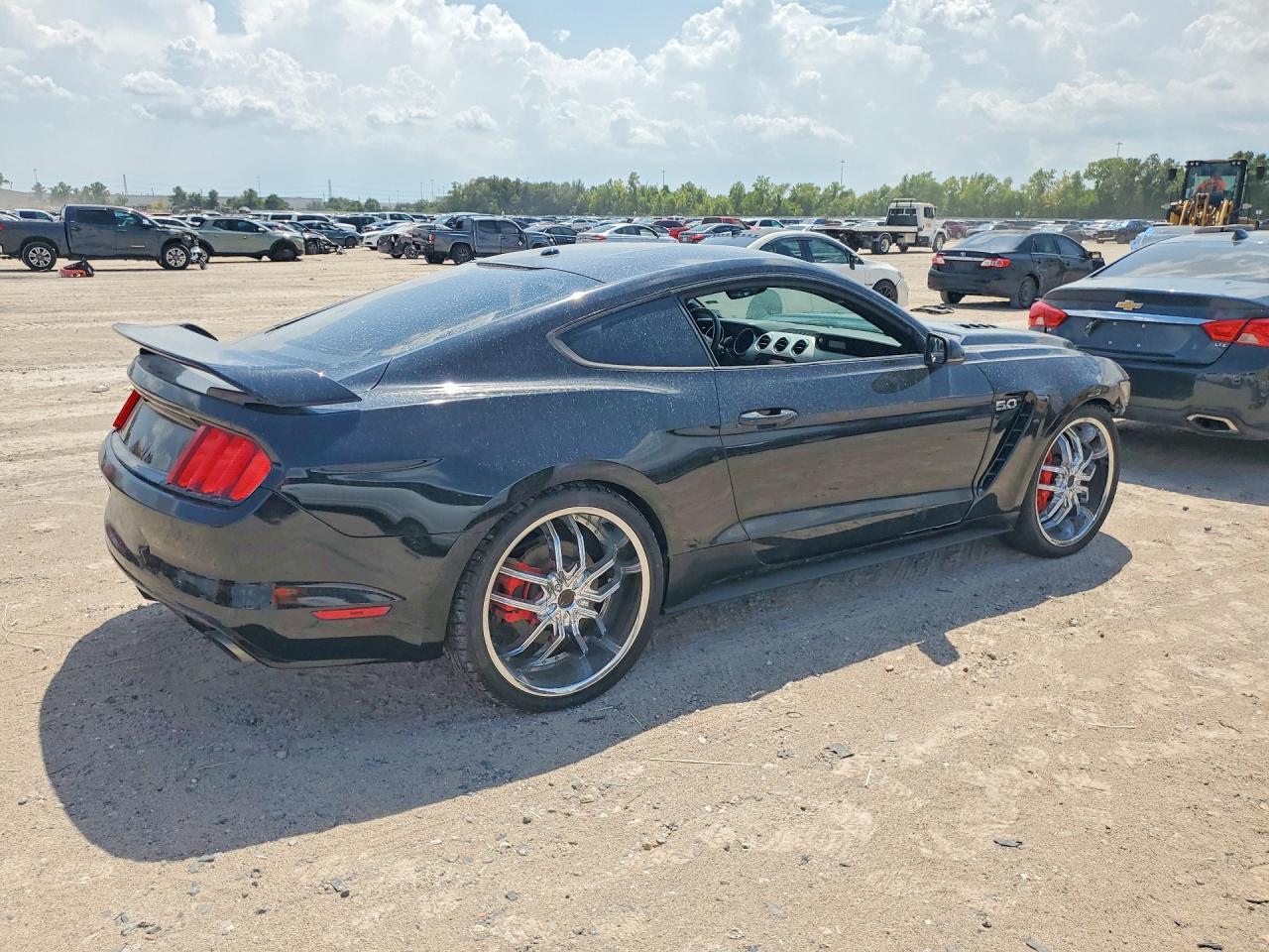 2015 Ford Mustang Gt - Фото 3