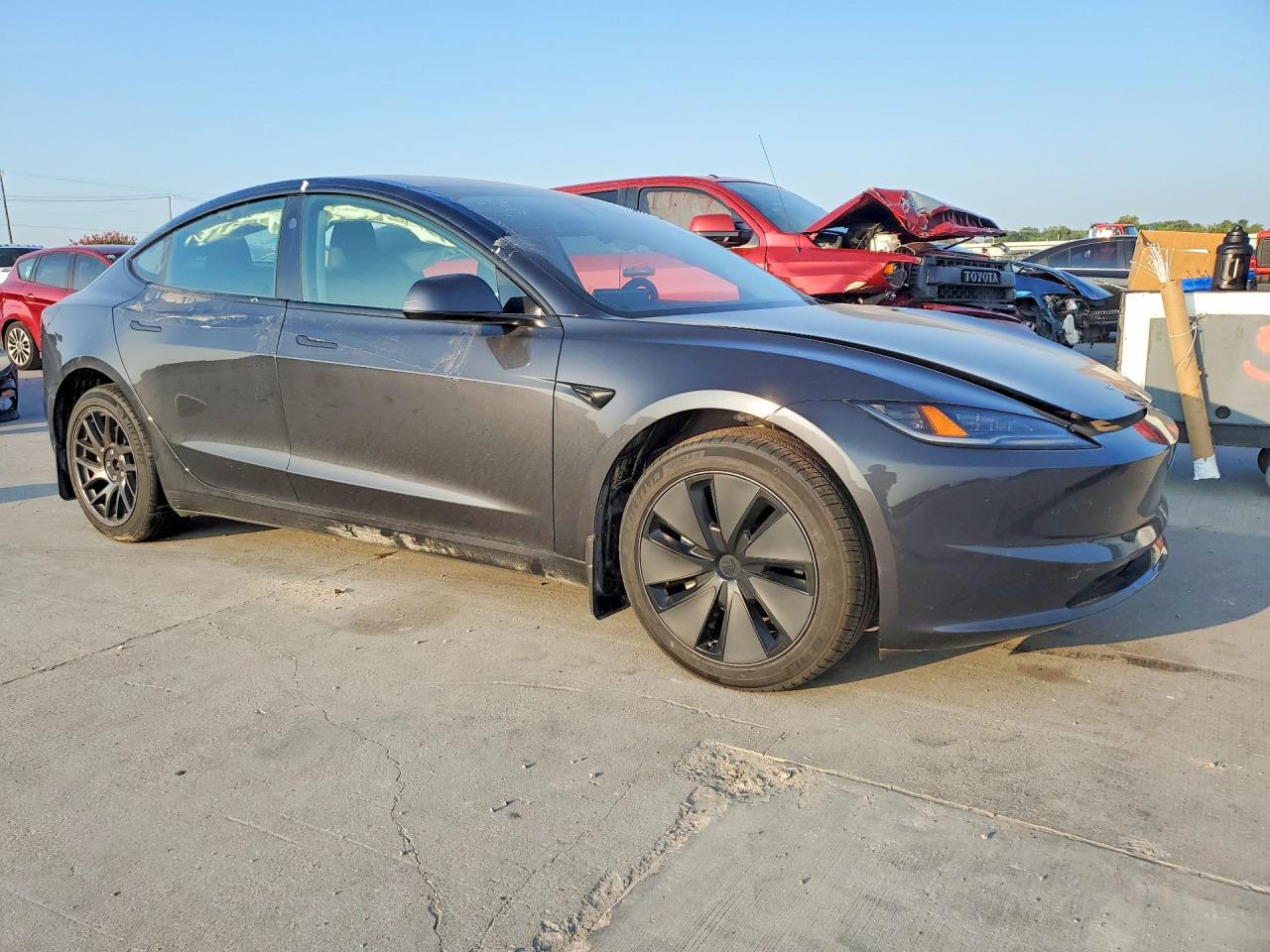 2025 Tesla Model 3 - Фото 4