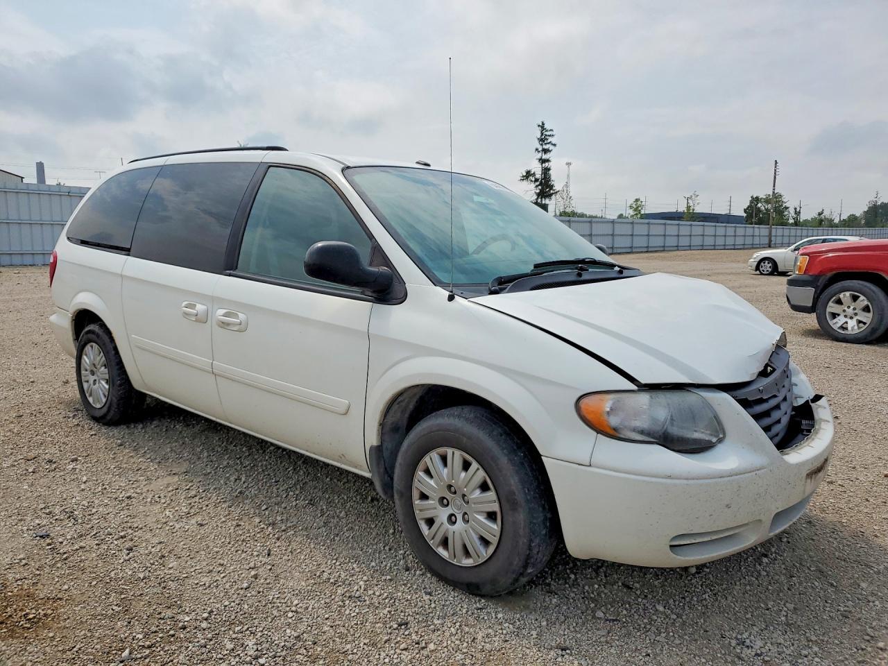 2007 Chrysler Town & Country Lx - Image 4