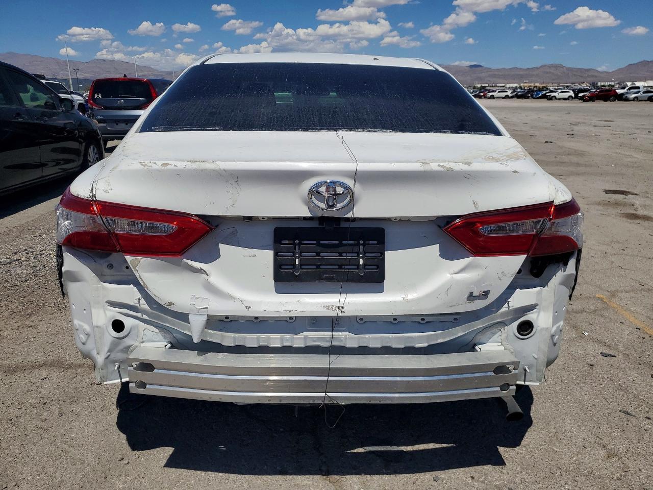 2018 Toyota Camry Le - Фото 6