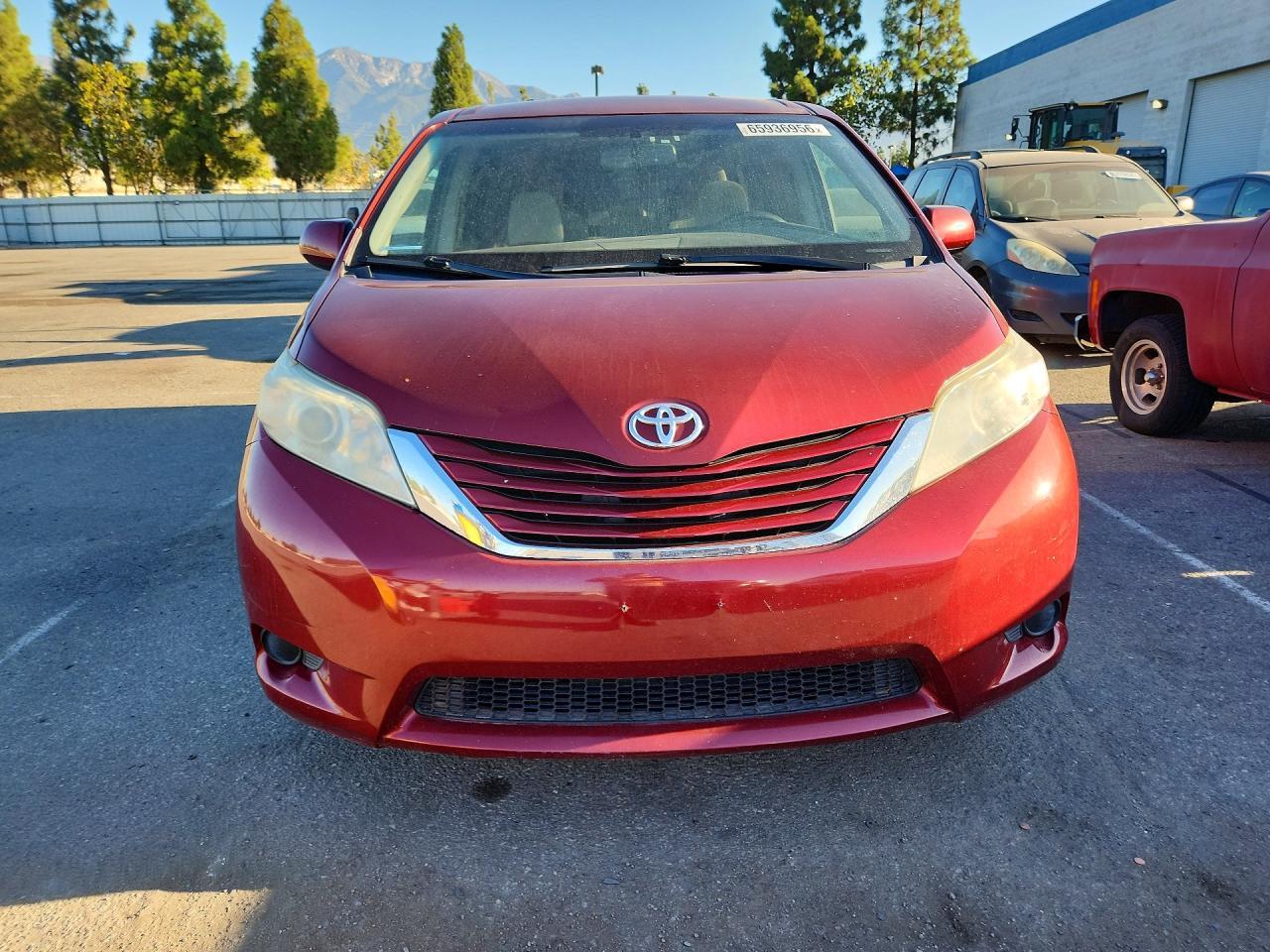 2017 Toyota Sienna Le 8-Passenger - Фото 5