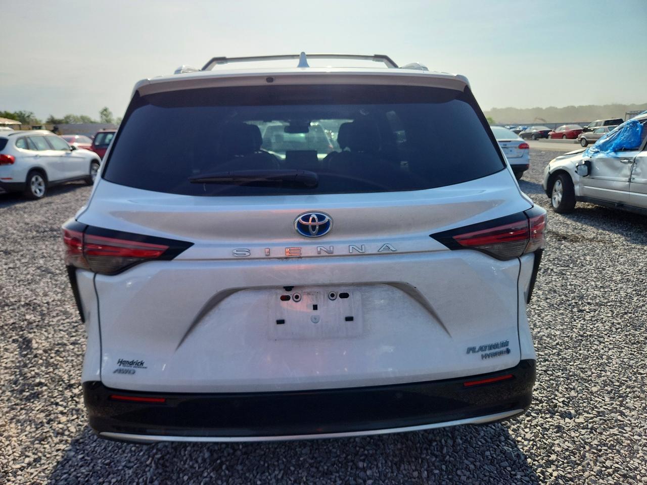 2024 Toyota Sienna Platinum 7-Passenger - Image 6
