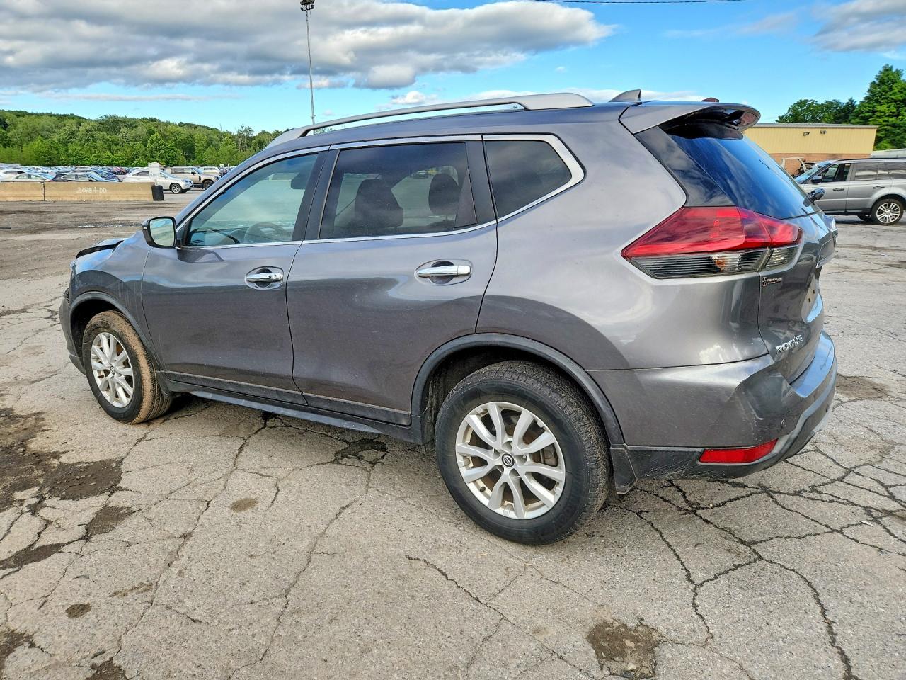 2019 Nissan Rogue Sv - Image 2