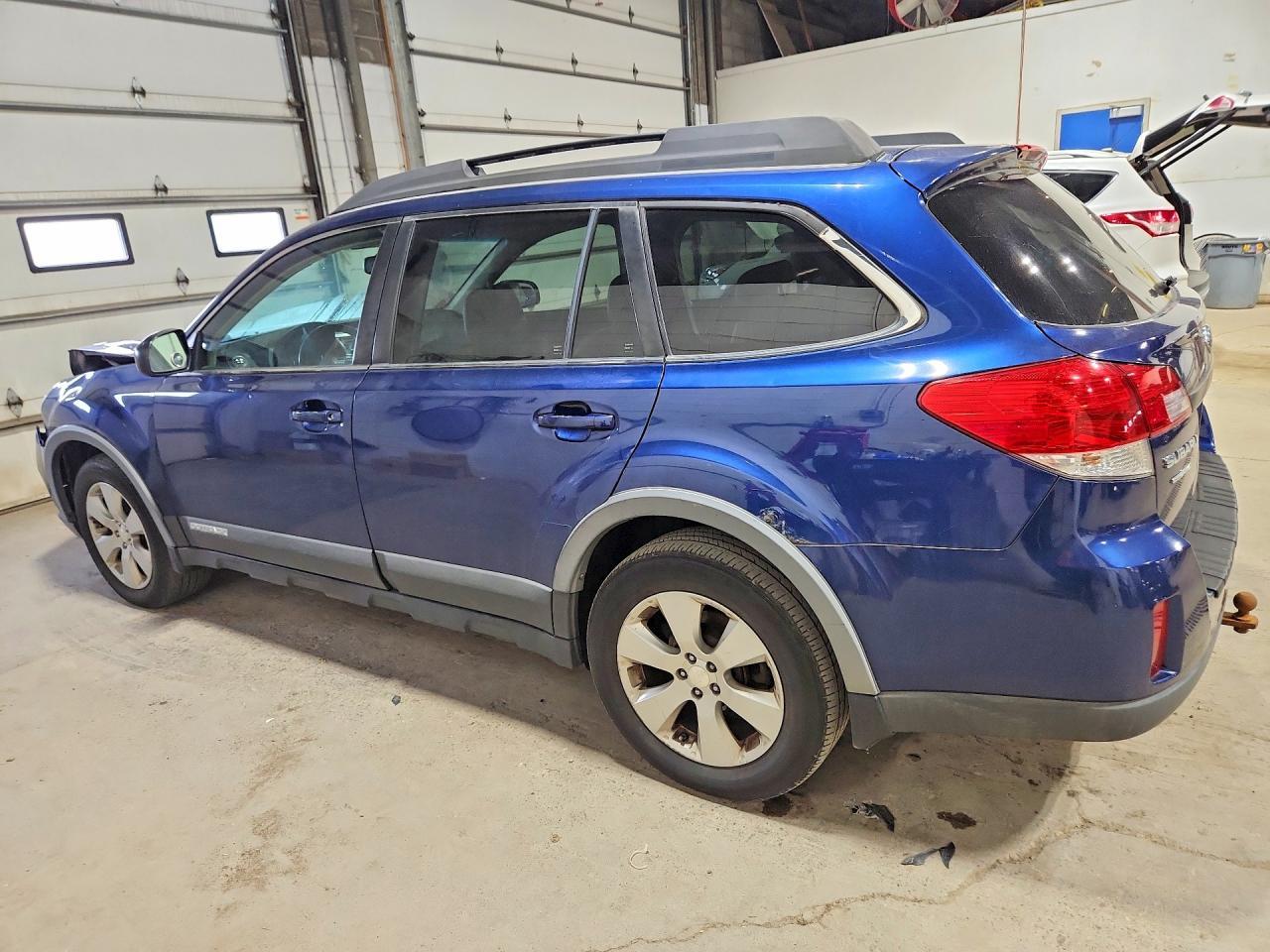2010 Subaru Outback 2.5I Limited - Фото 2
