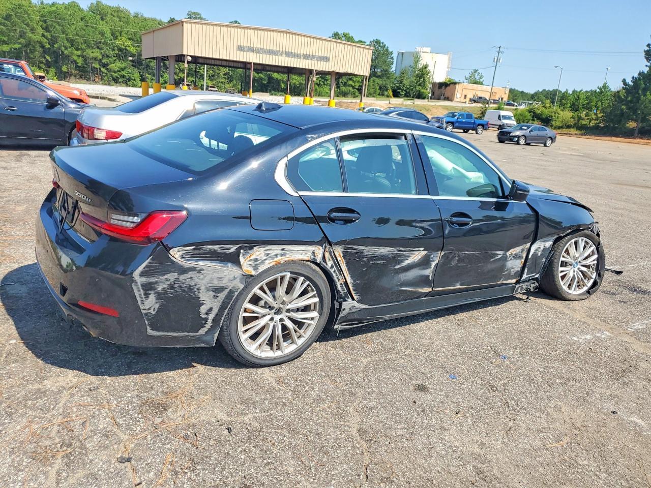 2024 BMW 330E - Фото 3