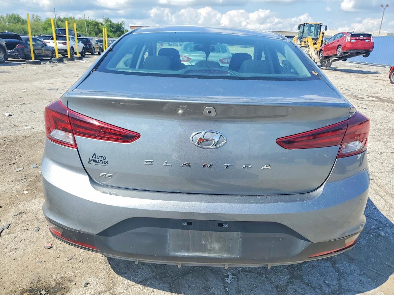 2019 Hyundai Elantra Se - Фото 6