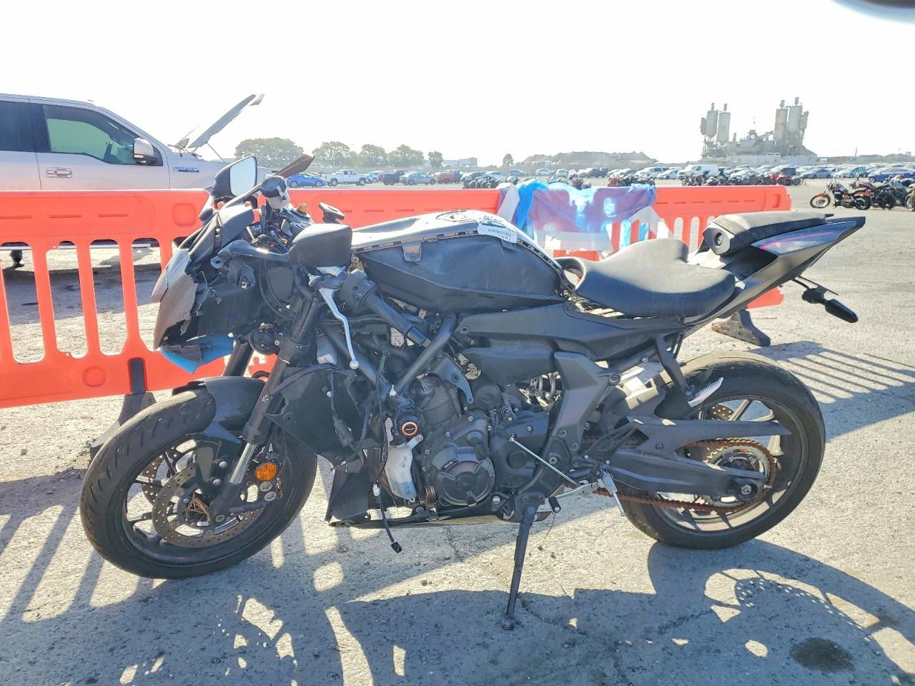 2024 Yamaha Yzfr7 - Image 3