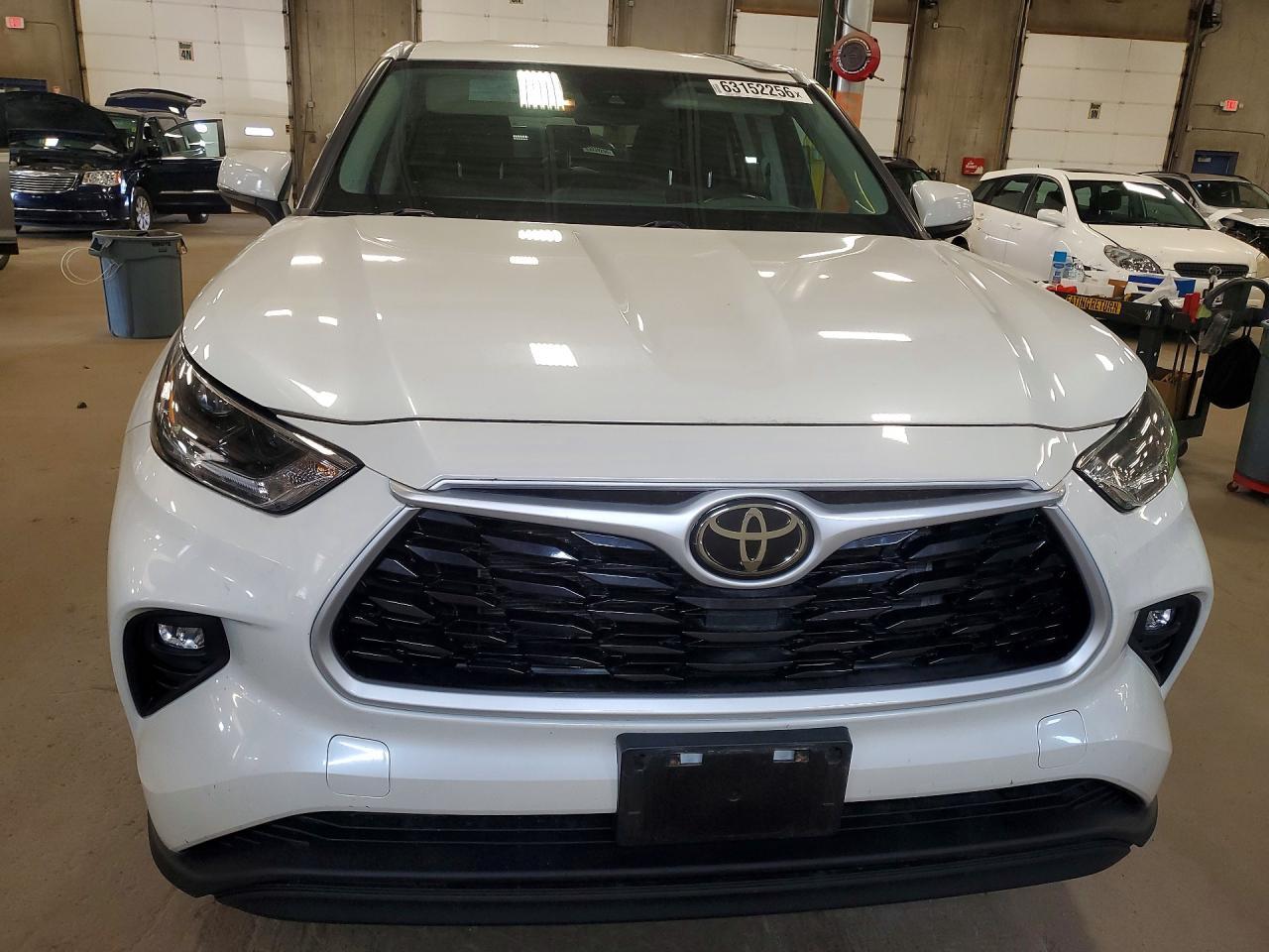 2021 Toyota Highlander Le - Image 5
