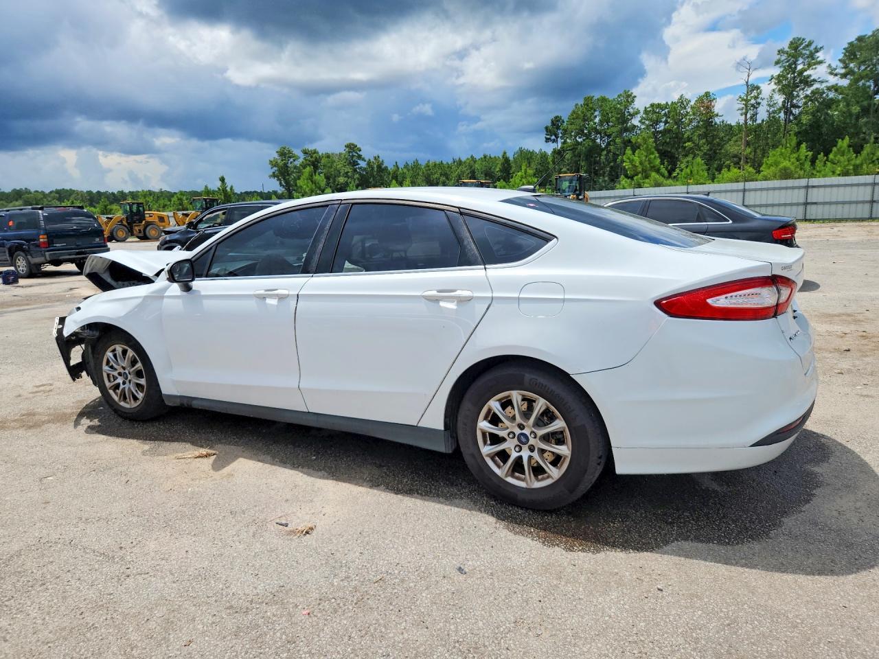 2016 Ford Fusion S - Фото 2