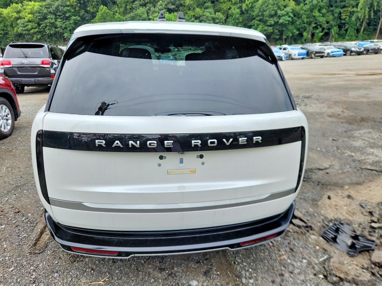 2025 Land Rover Range Rover Autobiography - Image 6