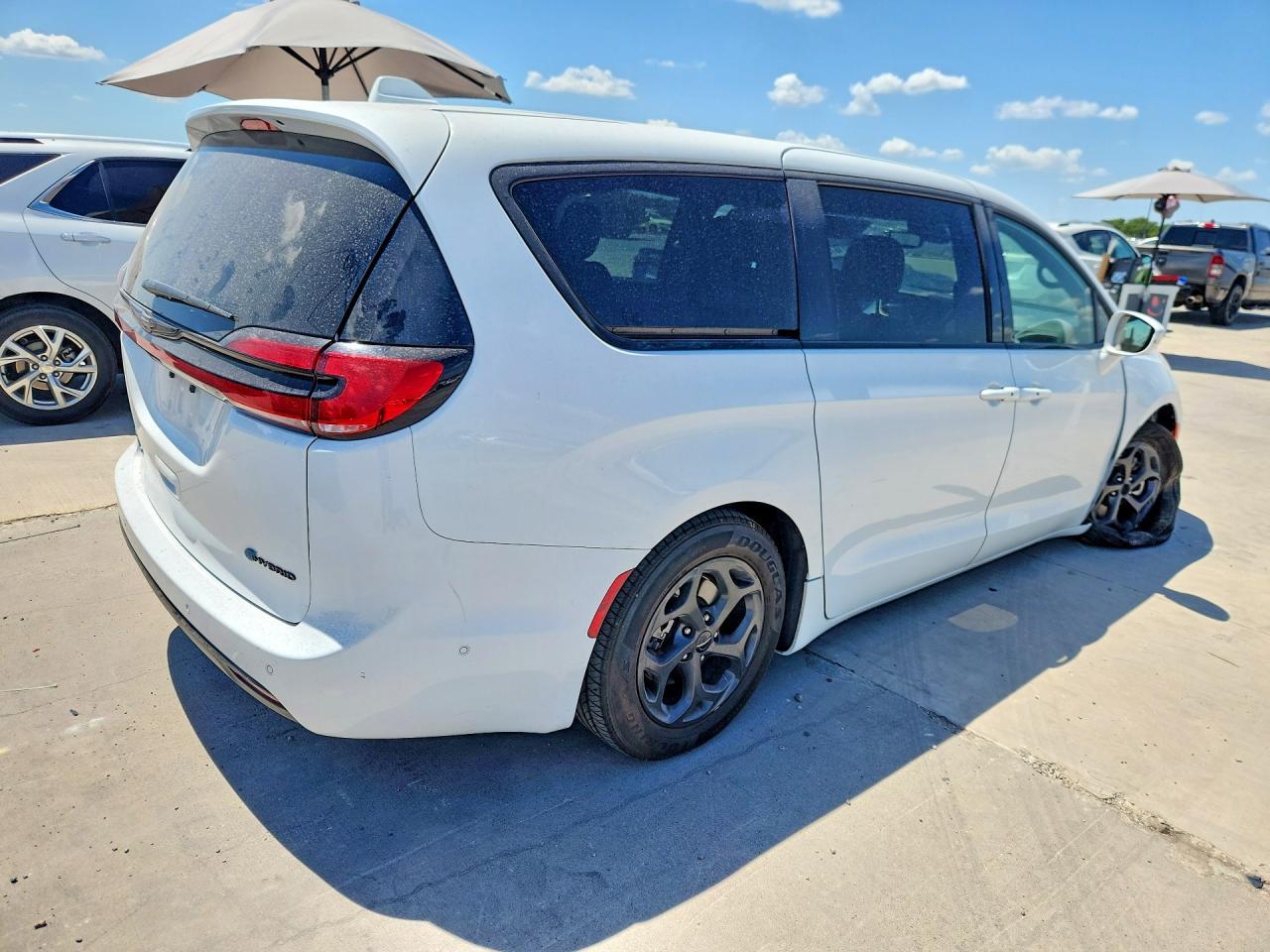 2022 Chrysler Pacifica Hybrid Touring L - Image 3