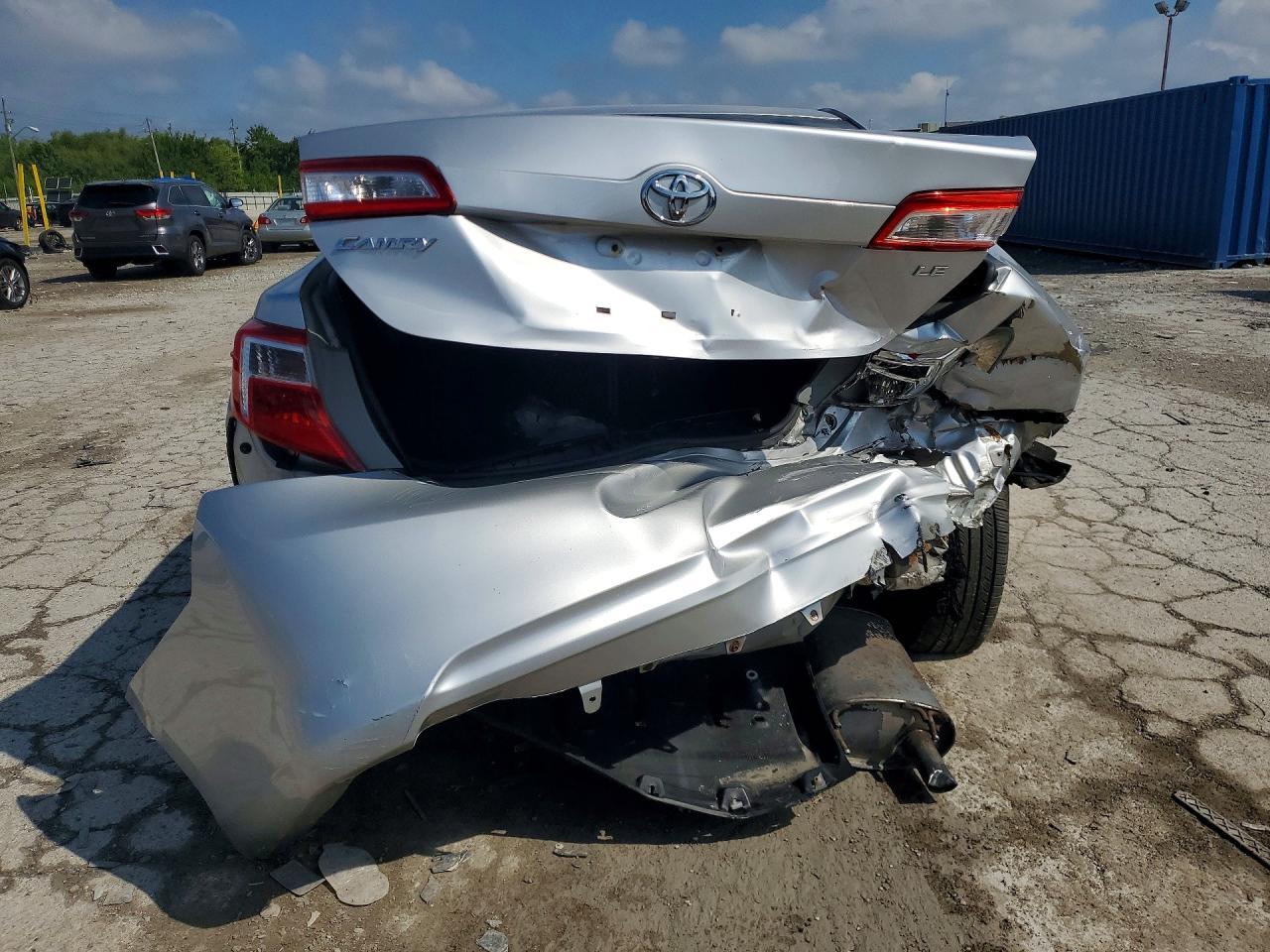 2013 Toyota Camry Le - Фото 6