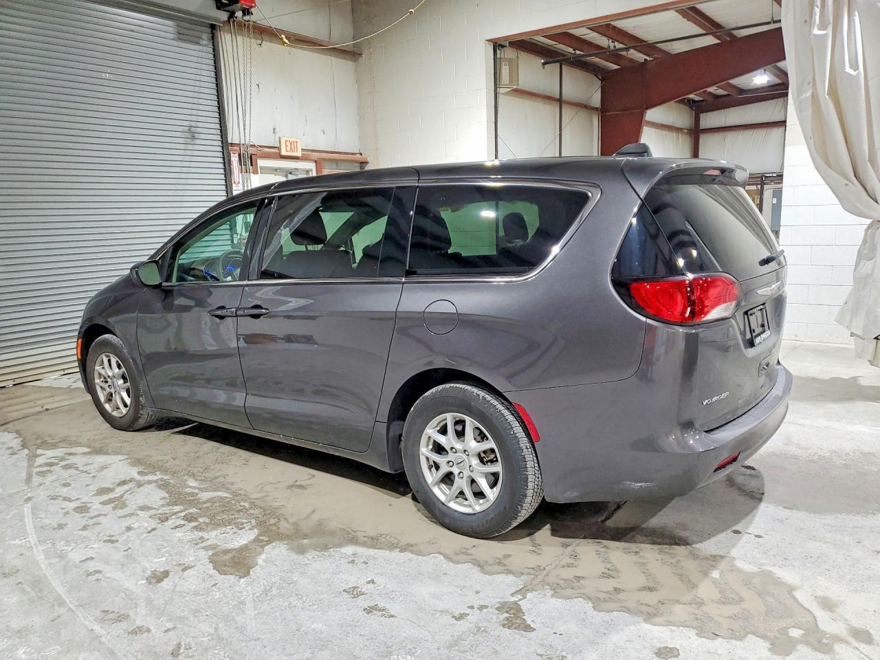 2023 Chrysler Voyager Lx - Фото 2