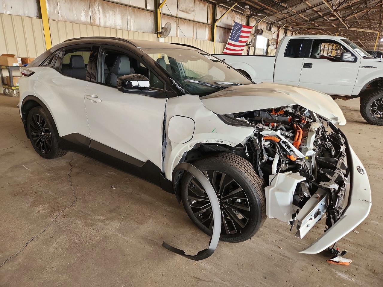 2026 Toyota C-Hr Xse - Image 4