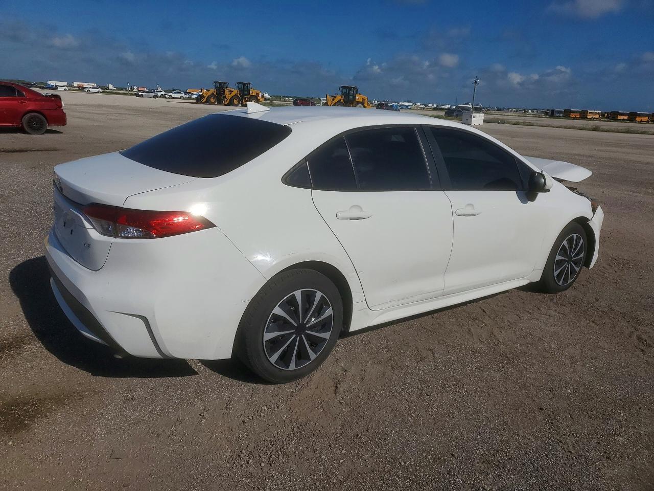 2020 Toyota Corolla Le - Image 3
