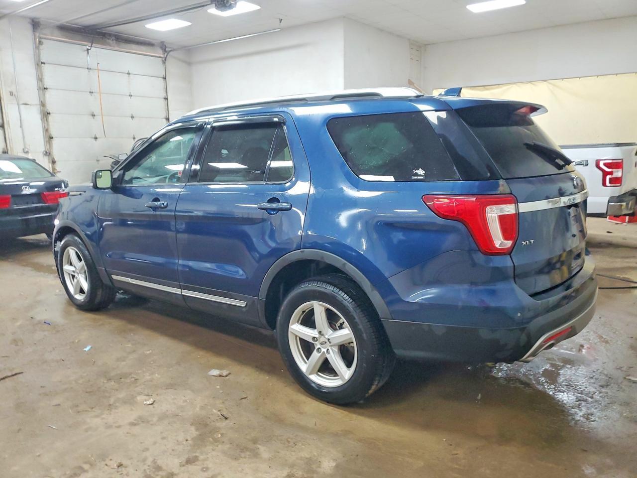 2016 Ford Explorer Xlt - Фото 2