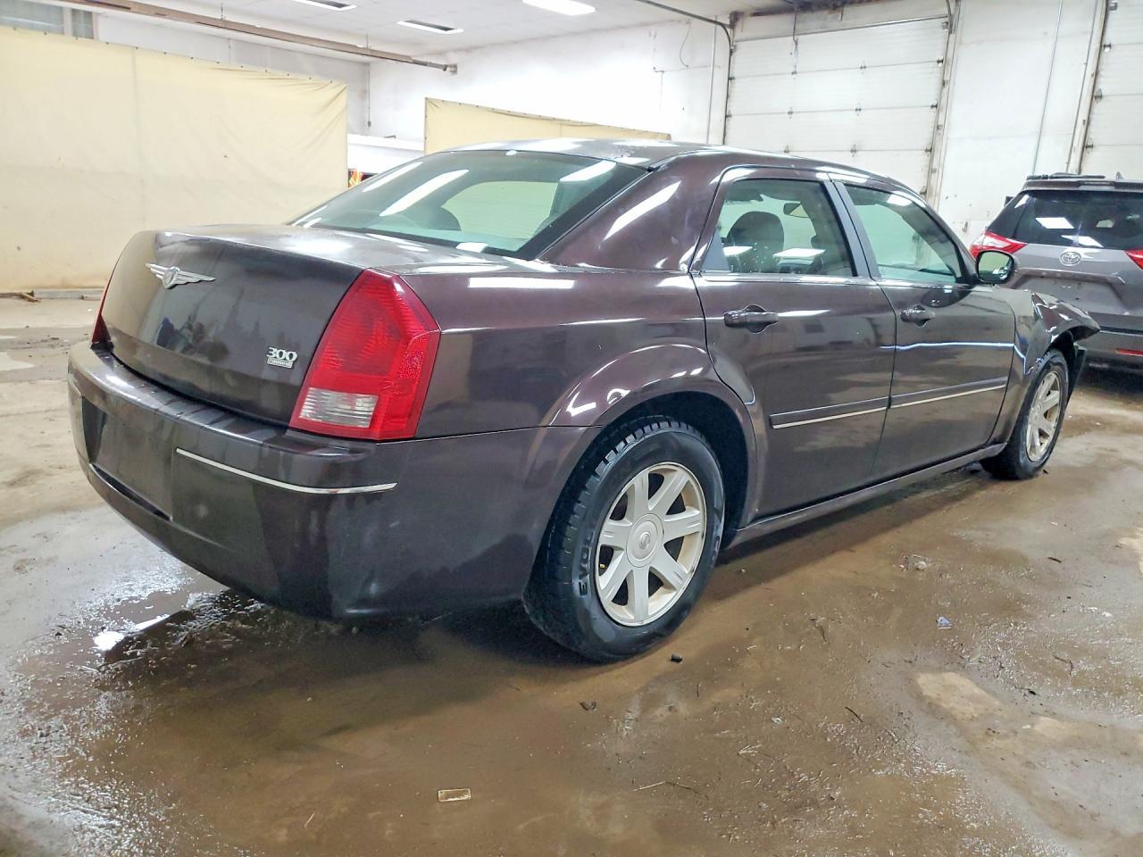 2005 Chrysler 300 Touring - Image 3
