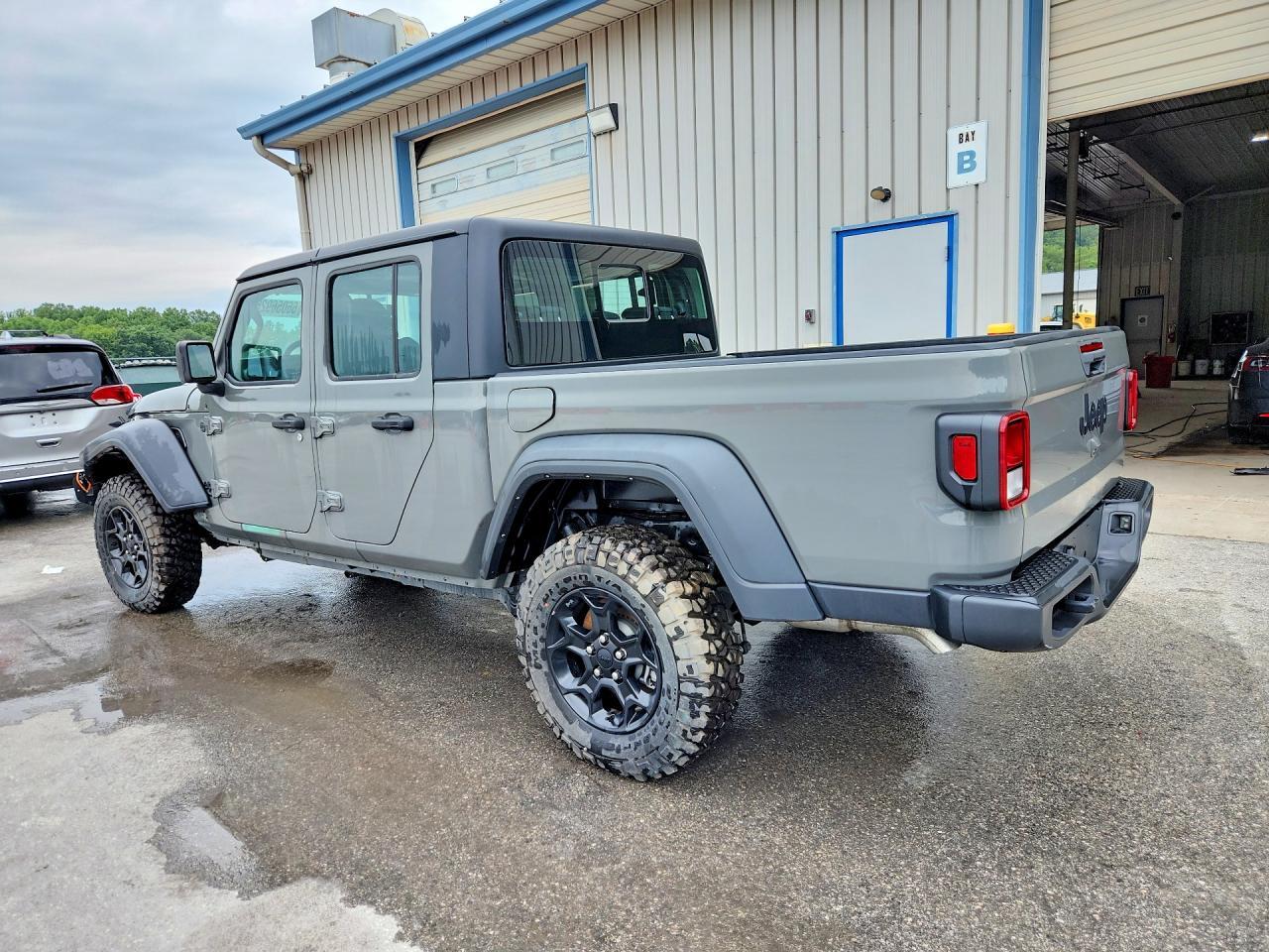 2023 Jeep Gladiator Sport - Фото 2