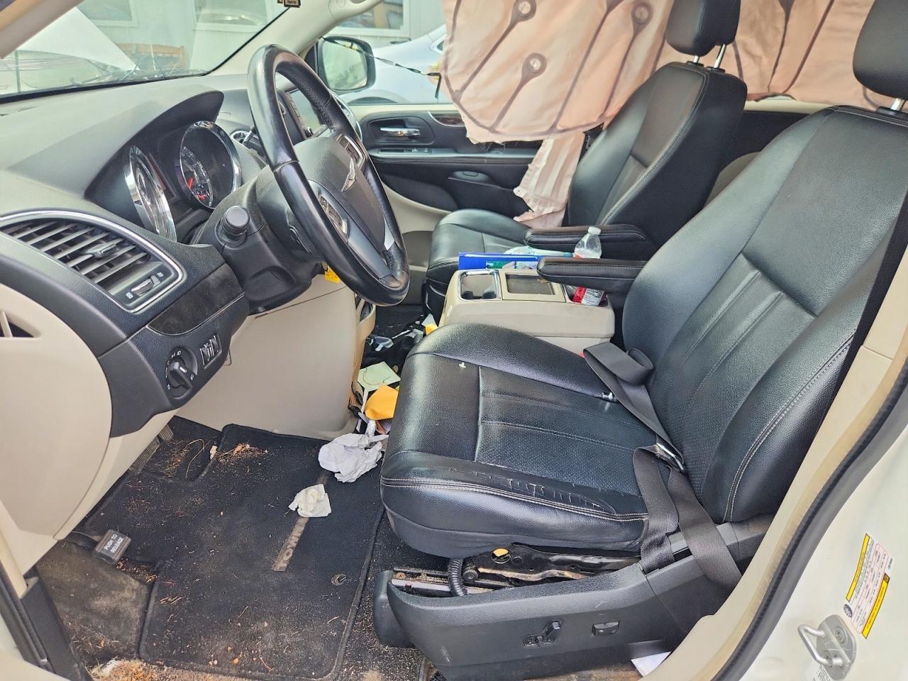 2012 Chrysler Town & Country Touring - Фото 7
