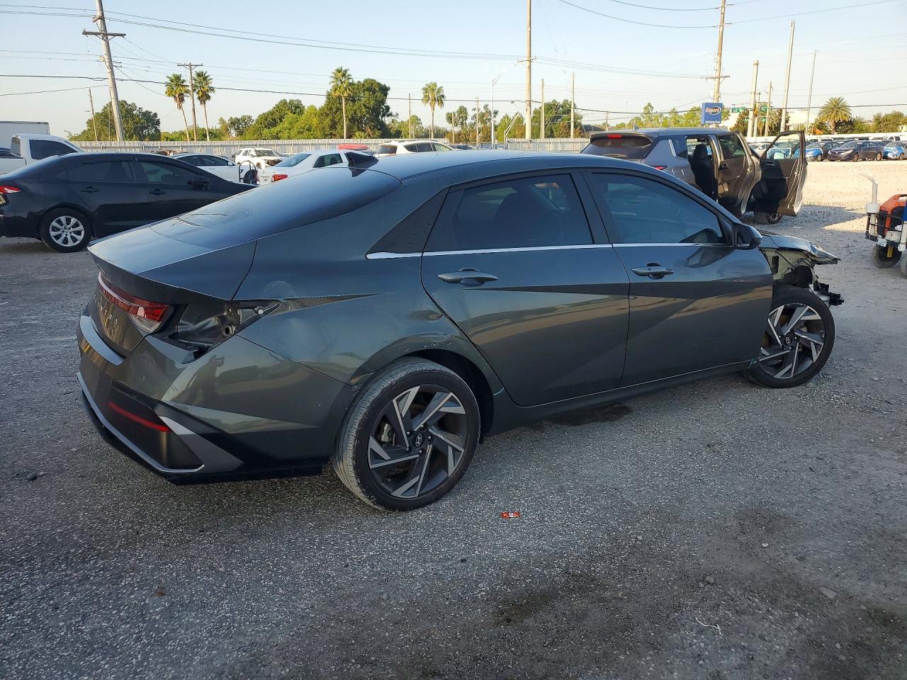 2025 Hyundai Elantra Sel - Фото 3