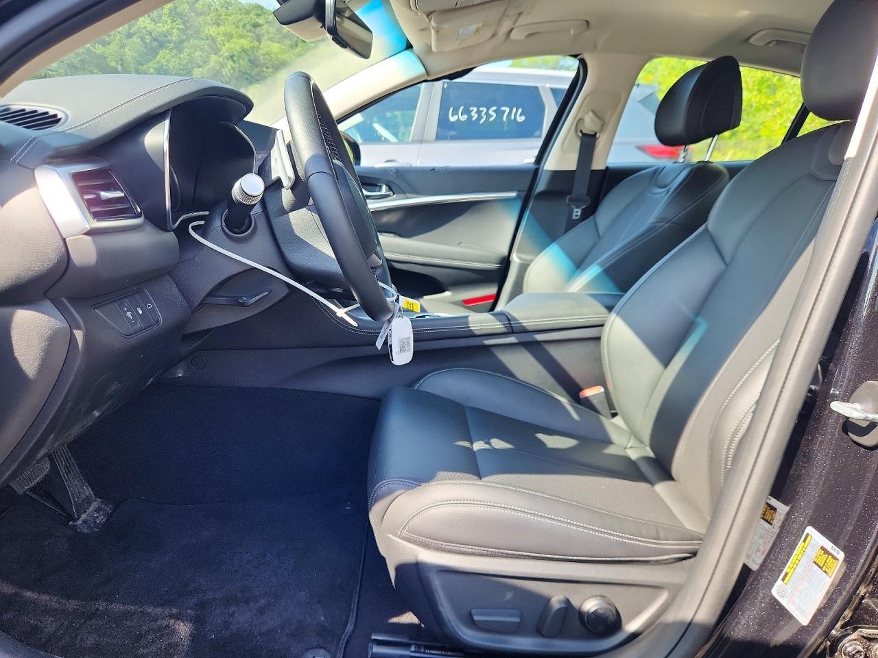 2026 Genesis G70 2.5T Standard - Image 7