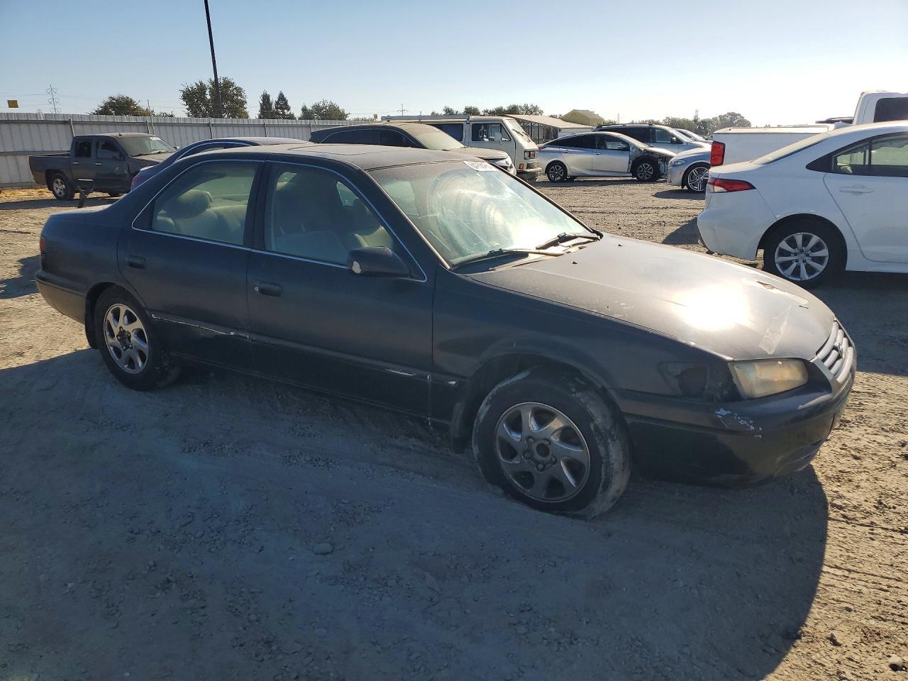 1998 Toyota Camry Le V6 - Фото 4