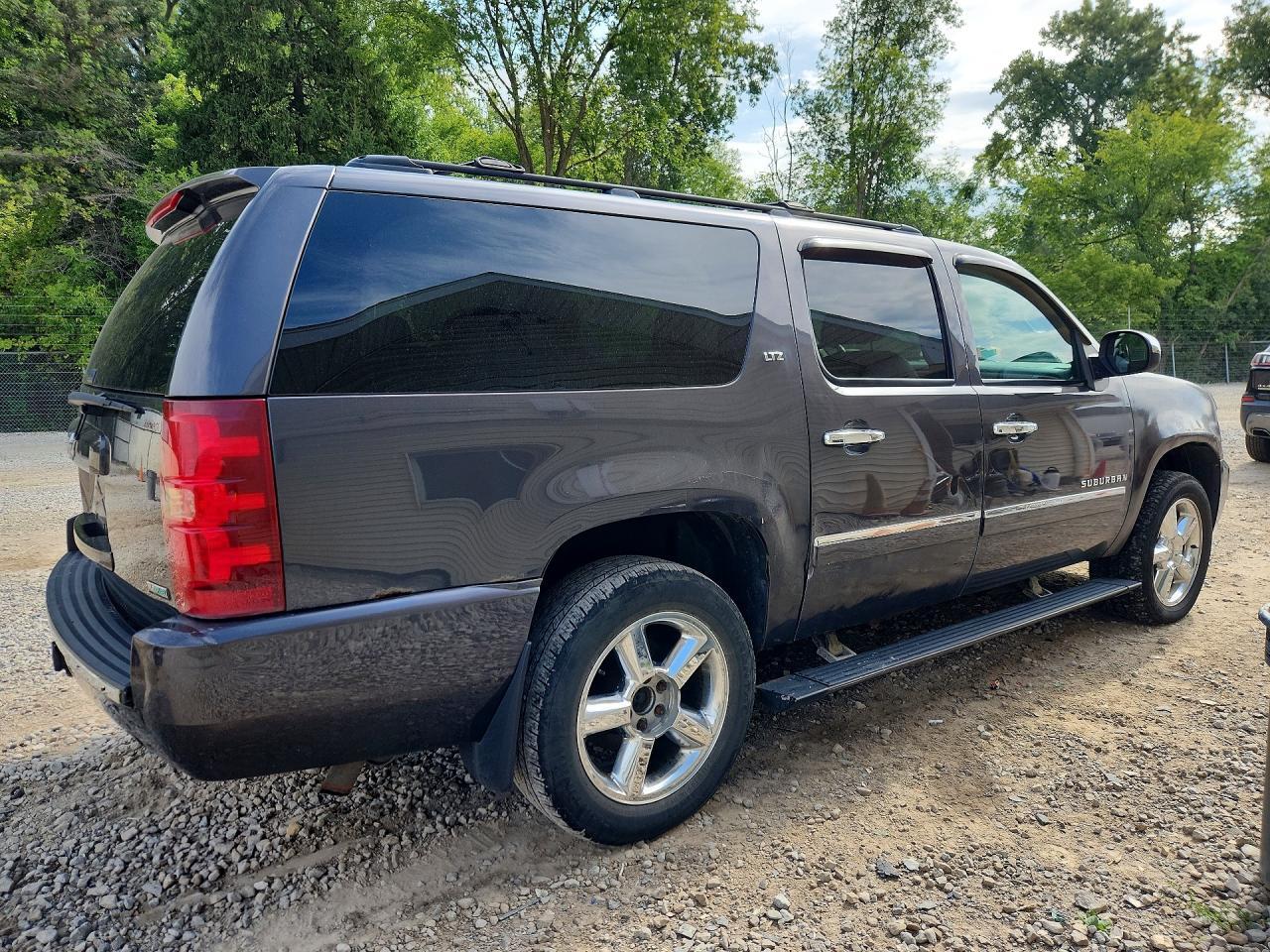 2011 Chevrolet Suburban K1500 Ltz - Фото 3