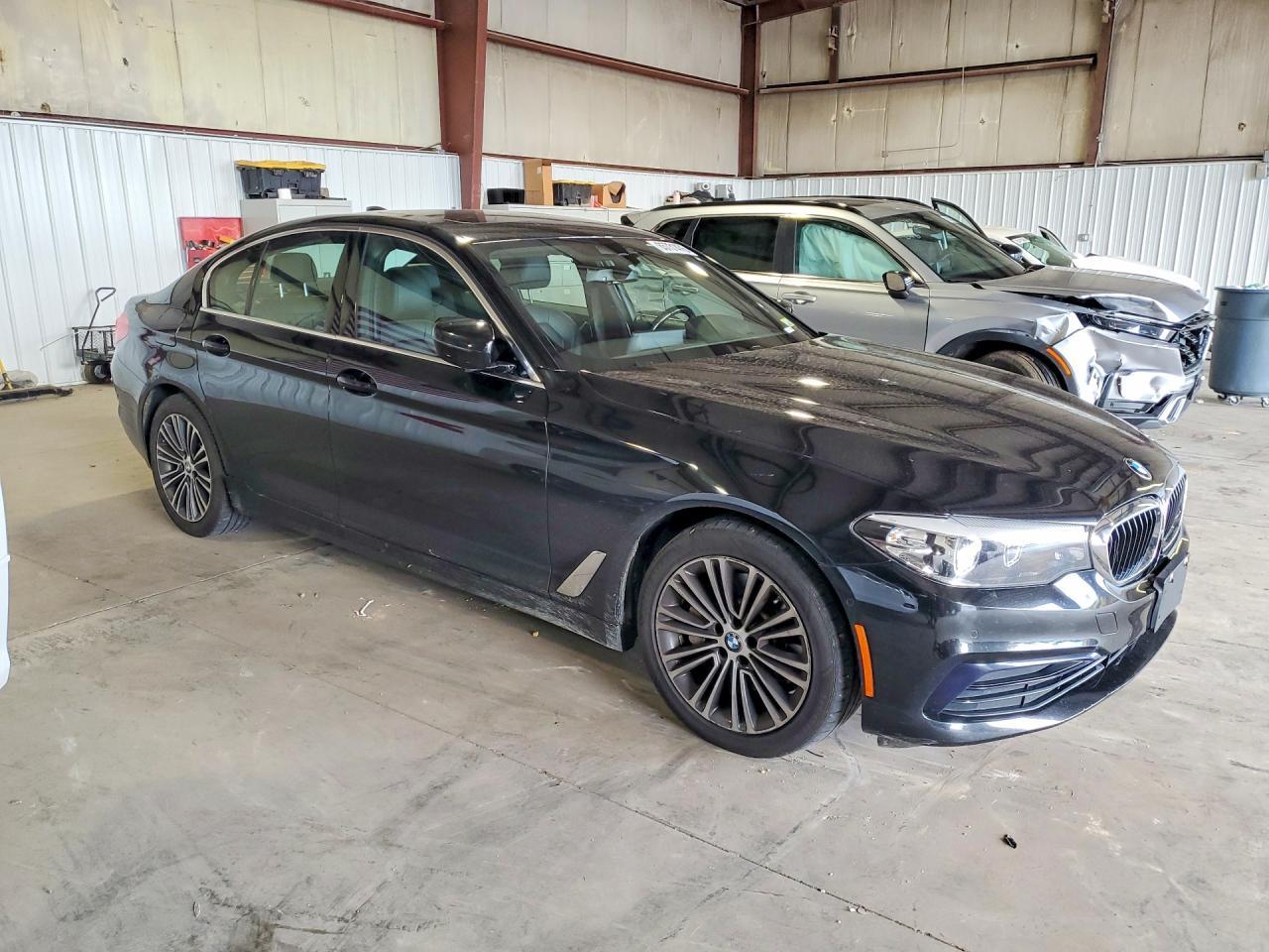 2019 BMW 530 Xi - Image 4