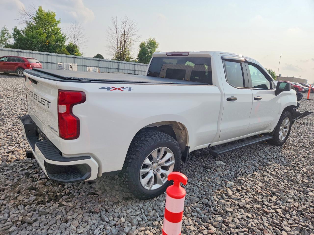 2021 Chevrolet Silverado K1500 Custom - Фото 3