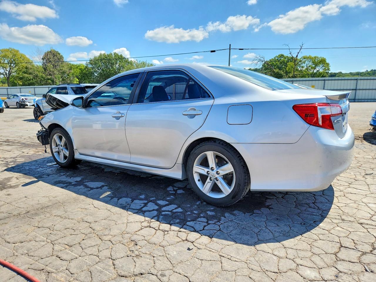 2014 Toyota Camry Se - Image 2