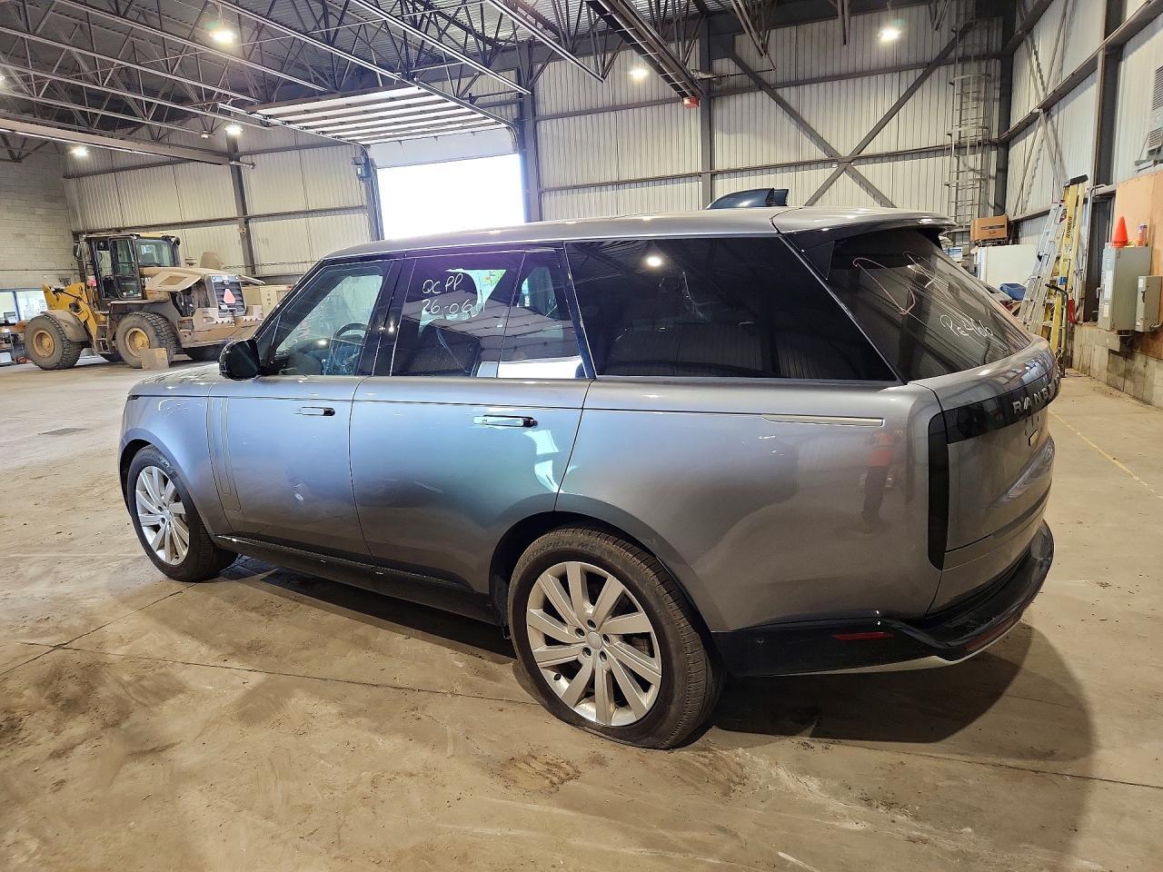 2025 Land Rover Range Rover Se - Image 3