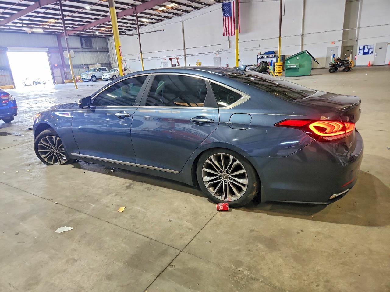 2015 Hyundai Genesis 3.8L - Фото 2