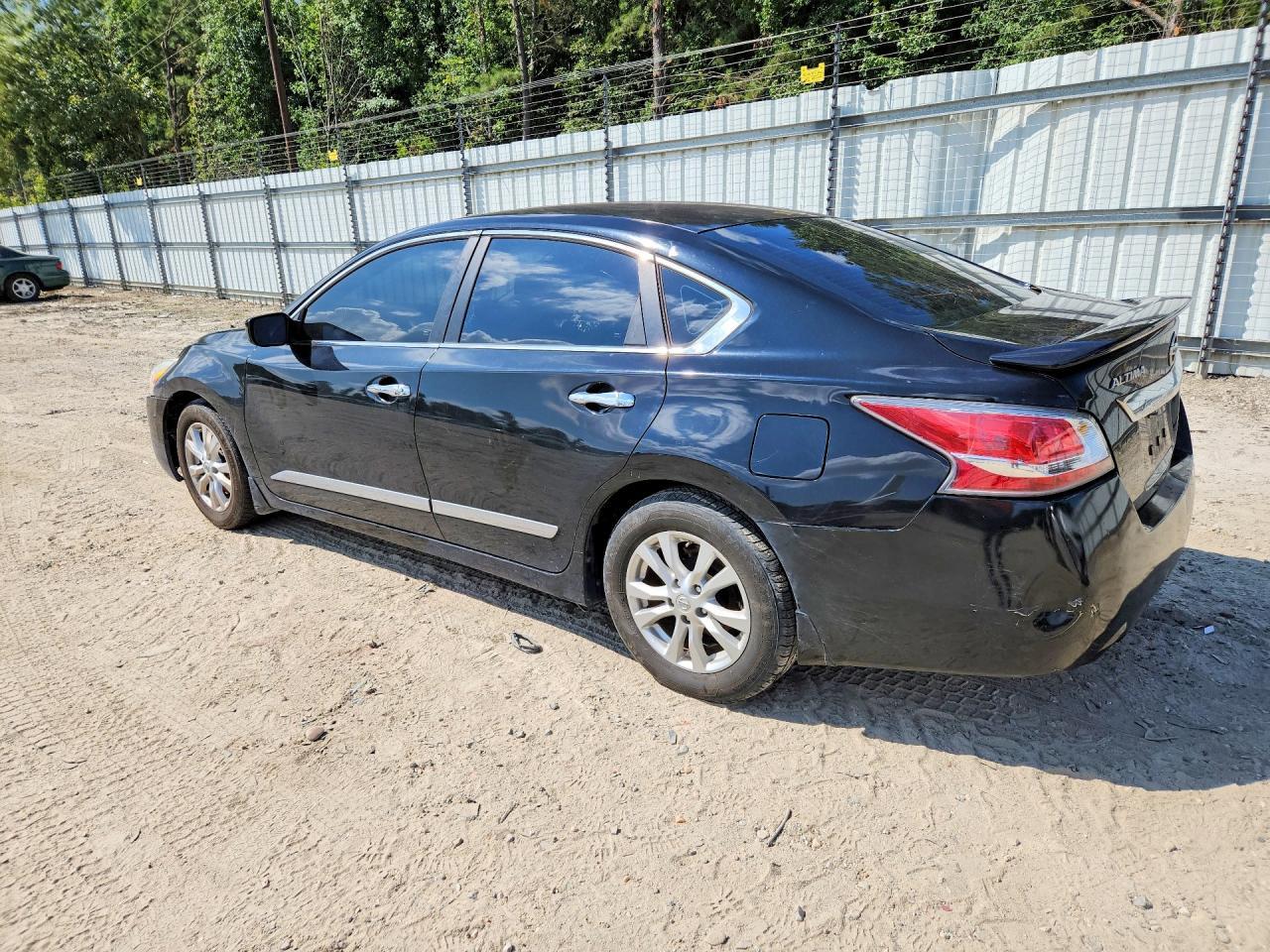 2015 Nissan Altima 2.5 S - Фото 2
