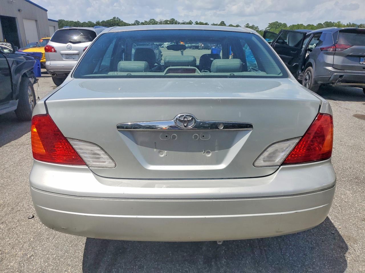 2001 Toyota Avalon Xls - Image 6