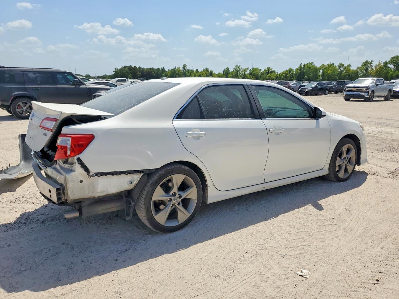 2012 Toyota Camry Se Sport Limited Edition - Image 3