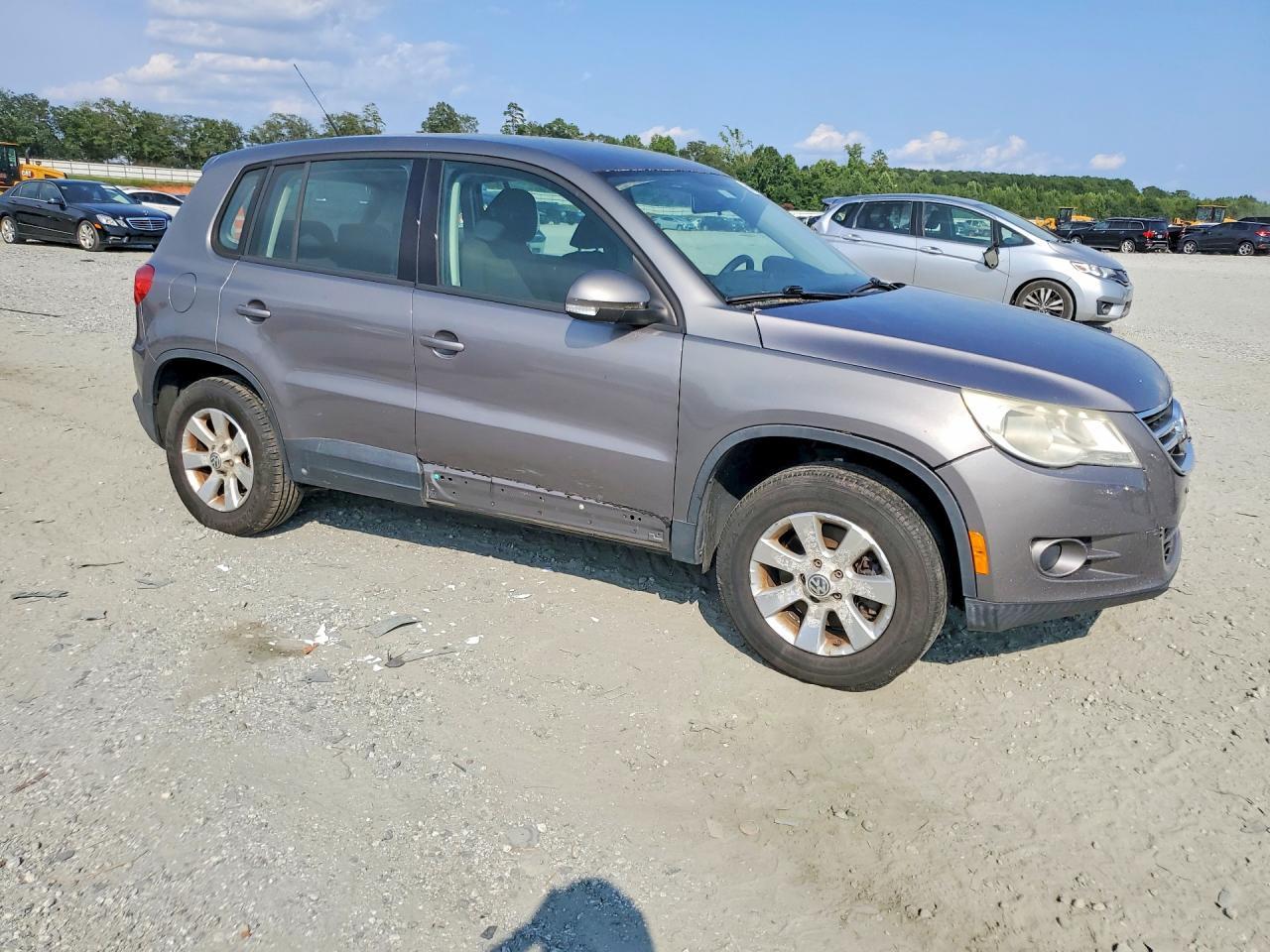2010 Volkswagen Tiguan S - Image 4