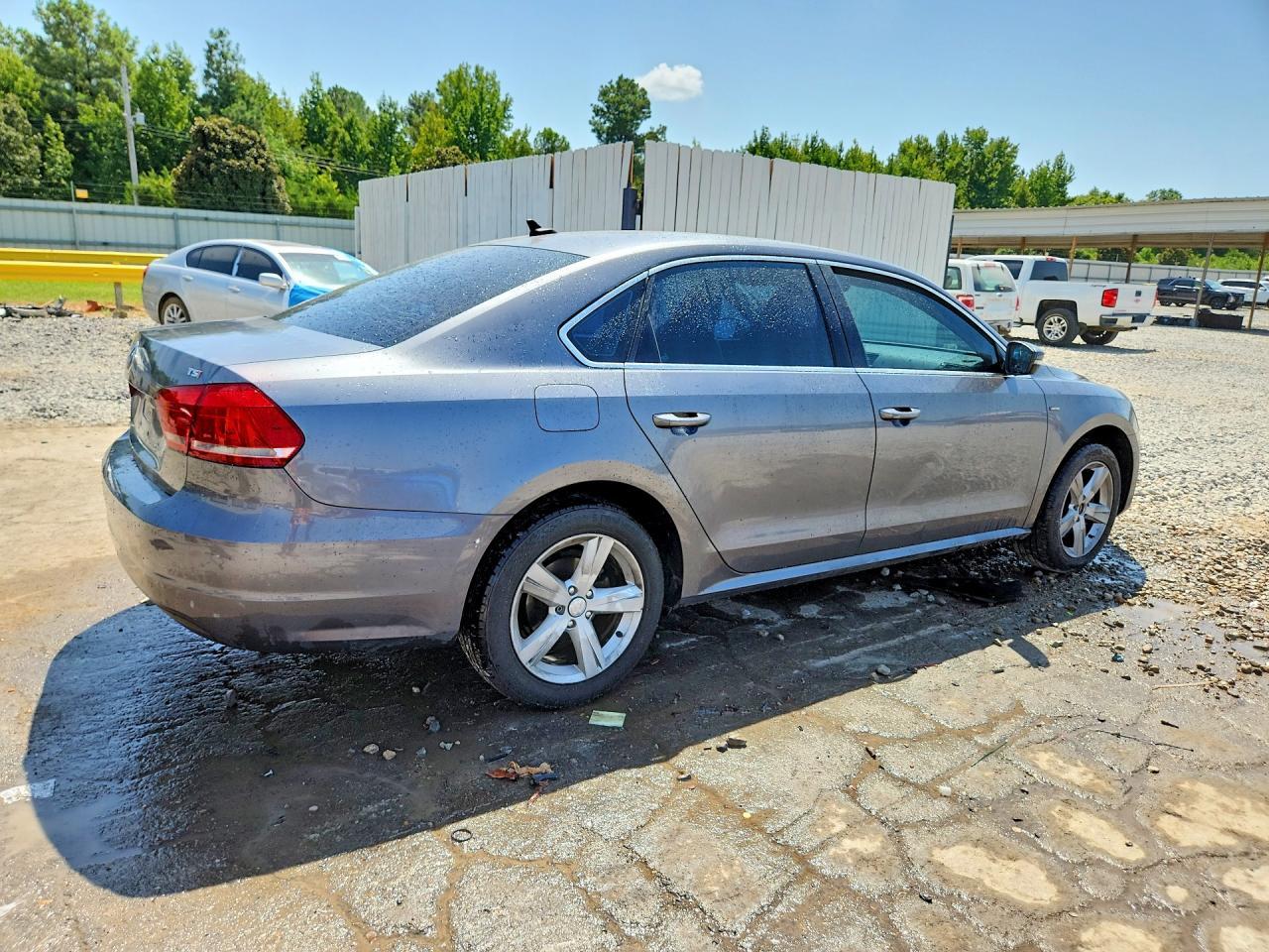 2015 Volkswagen Passat S - Фото 3