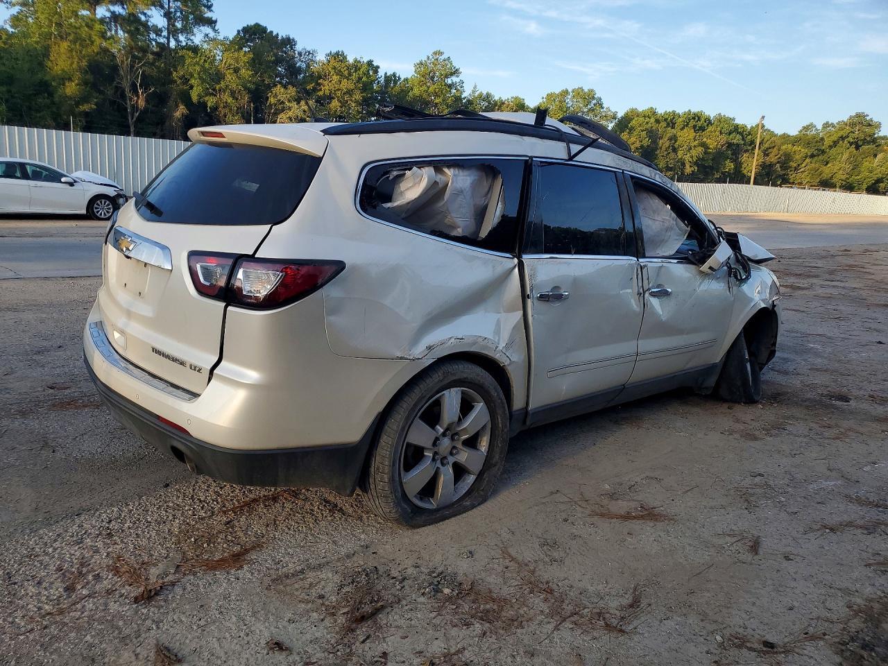 2014 Chevrolet Traverse Ltz - Image 3
