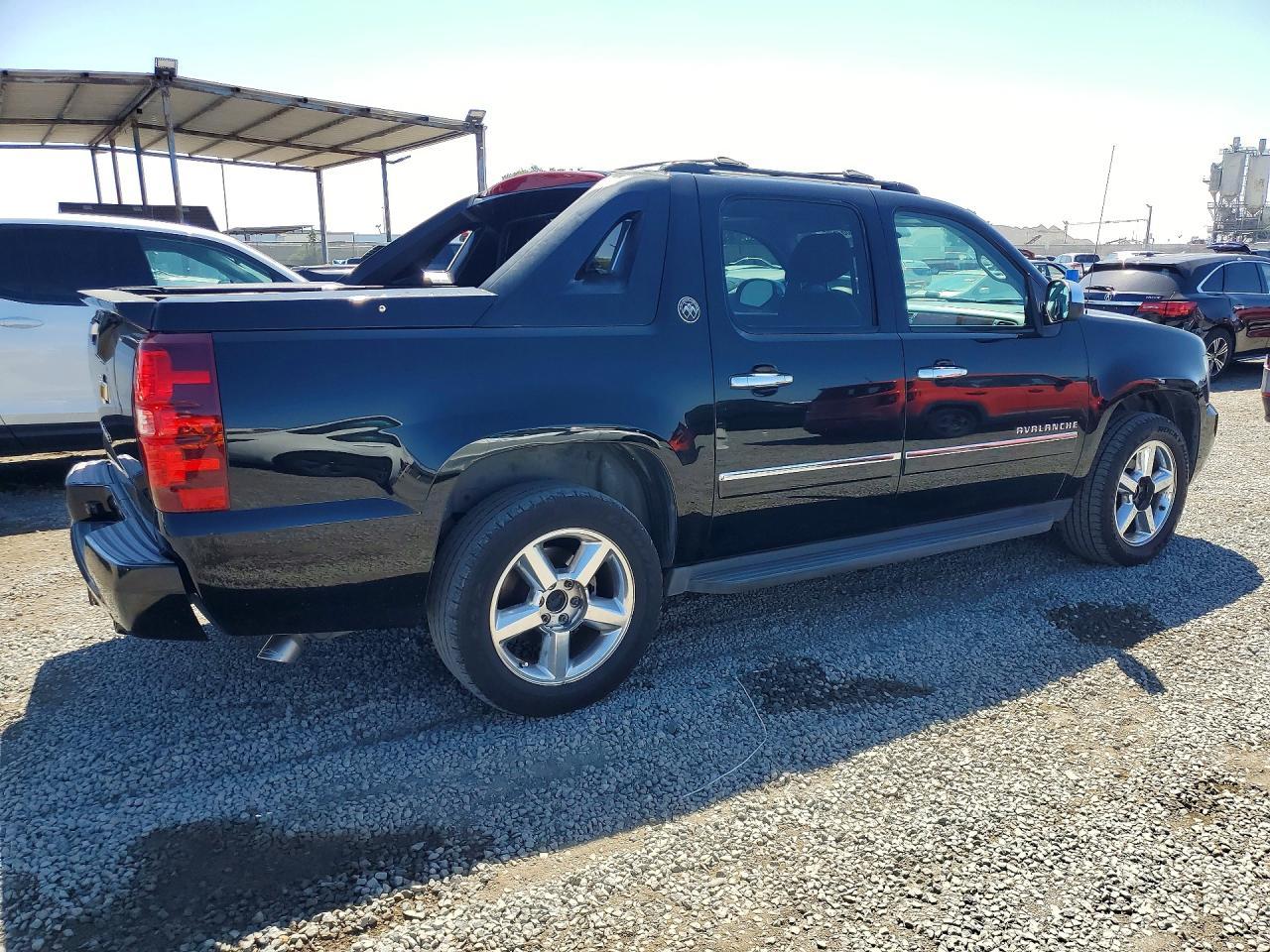 2013 Chevrolet Avalanche Ltz - Фото 3