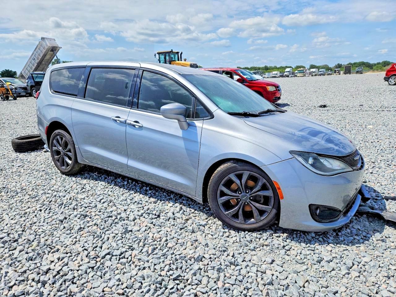 2020 Chrysler Pacifica Touring - Image 4