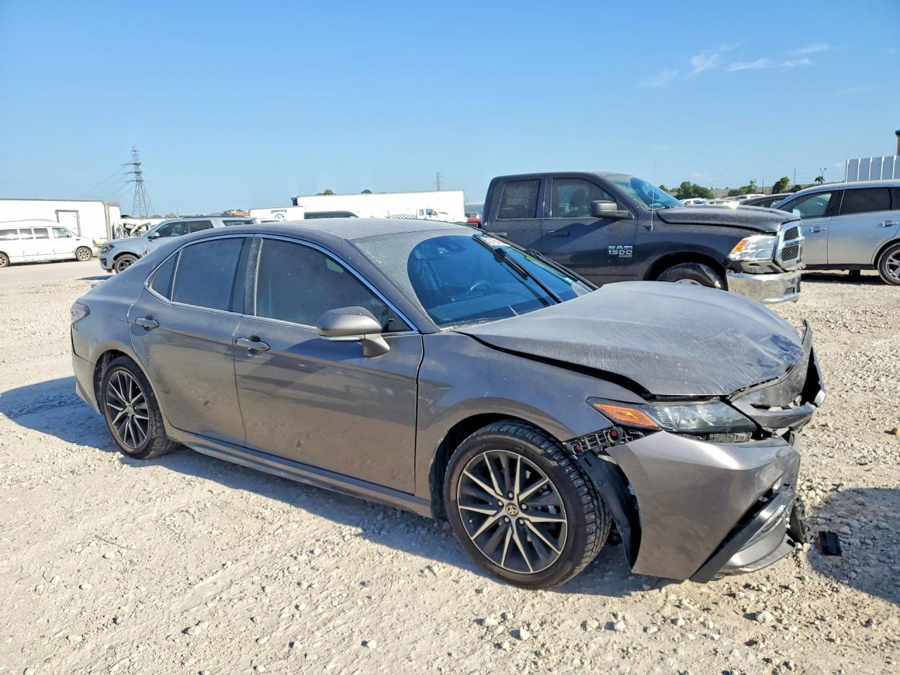2022 Toyota Camry Se - Фото 4