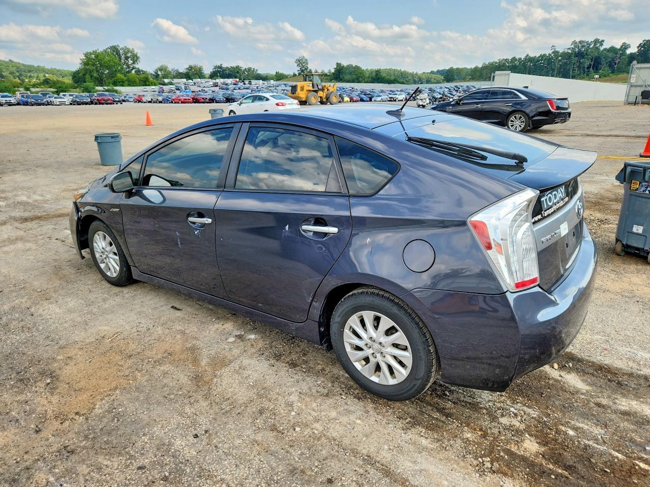 2014 Toyota Prius Plug-In Hybrid Base - Image 2